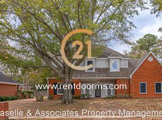 6215 Waterford Dr, Jackson, MS 39211