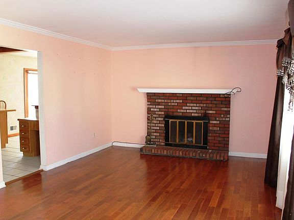3rd image of 200 Beechmont St