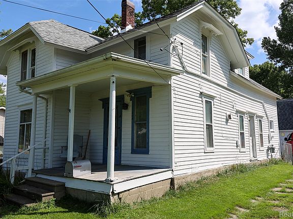 2nd image of 208 Baird St