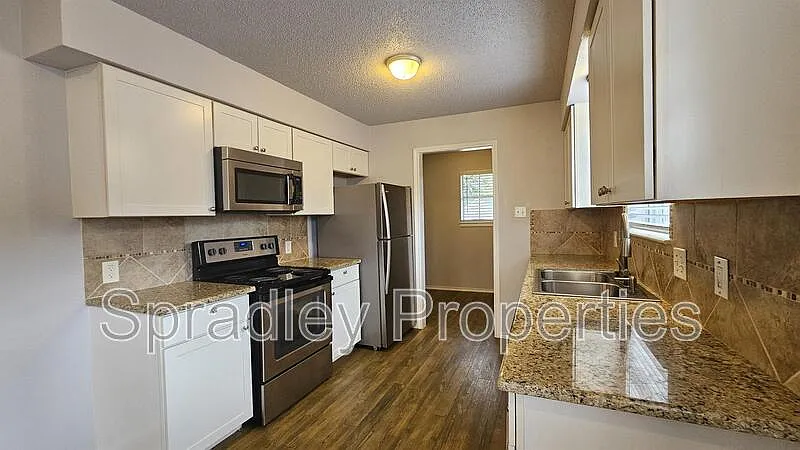 2 bed, 1.0 bath, 991 sqft, $1,100 — Photo 3