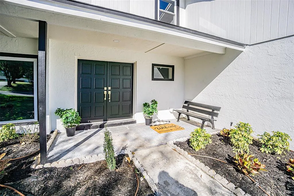 4 bed, 3.0 bath, 2700 sqft, $3,295 — Photo 2