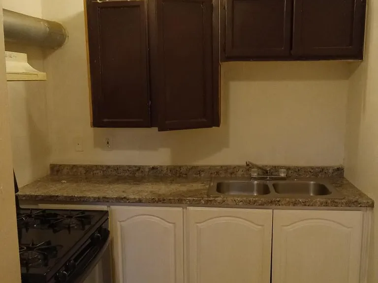 2419 E Lewis Ave — Photo 7