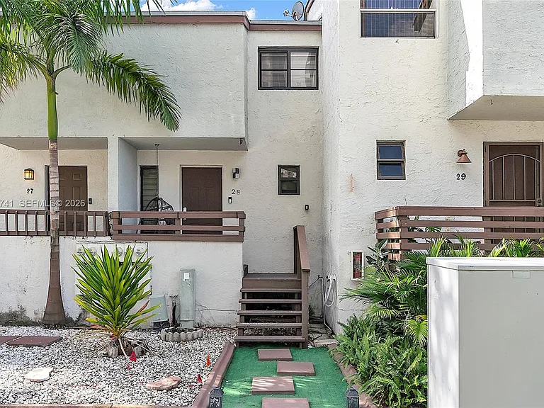 1901 NW South River Dr #28C — Photo 1