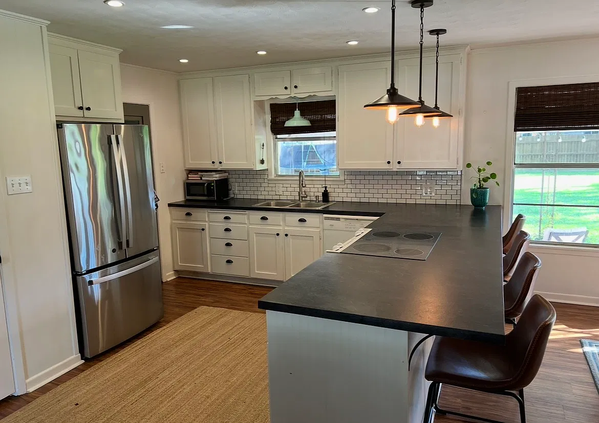 3 bed, 1.5 bath, 1484 sqft, $2,250 — Photo 3
