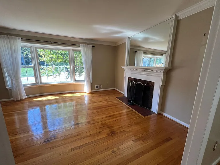 8407 W Boulevard Dr — Photo 4