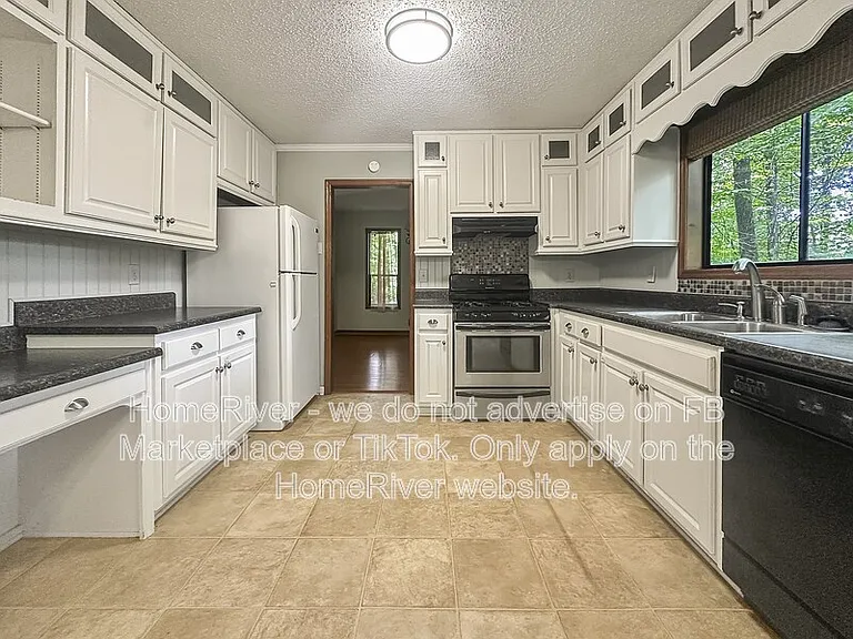 2551 Hunton Ct NE — Photo 7