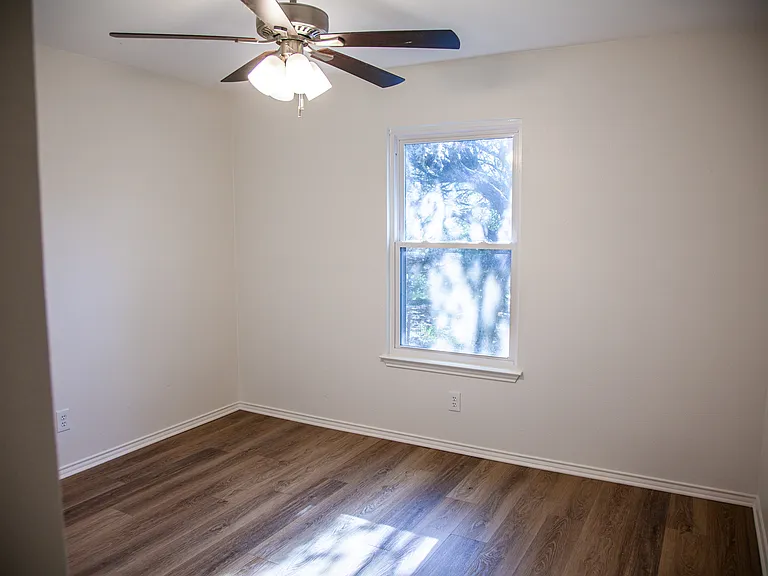 222 Sisterdale Rd — Photo 10