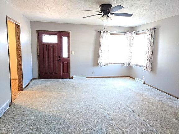 2nd image of 801 S Hutchins Ave