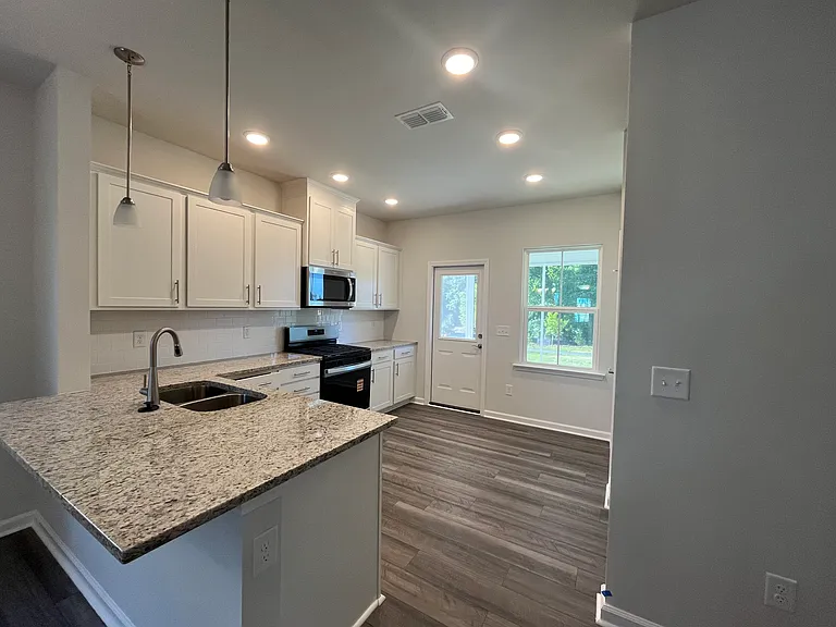 720 Branthurst Dr — Photo 5