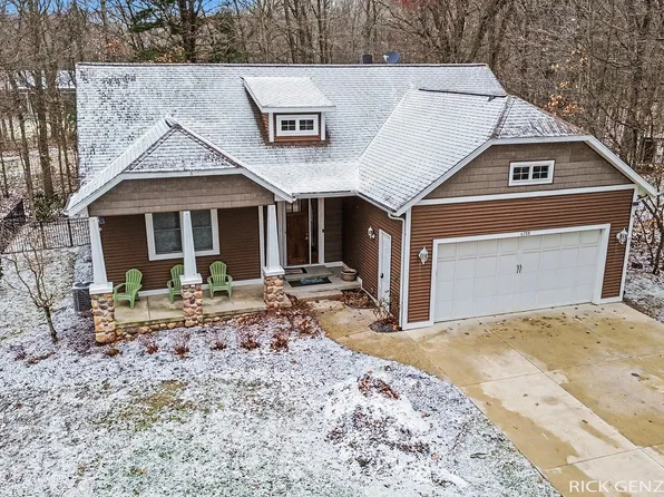 6288 Hawthorne Ct, Saugatuck, MI 49453