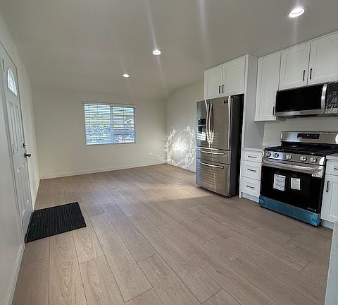 Kitchen open to the livingroom