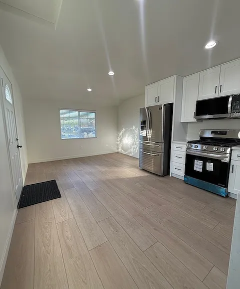 Kitchen open to the livingroom