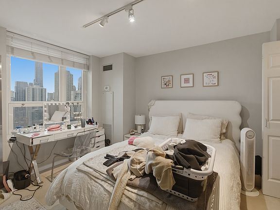 5th image of 345 N La Salle Dr APT 3202