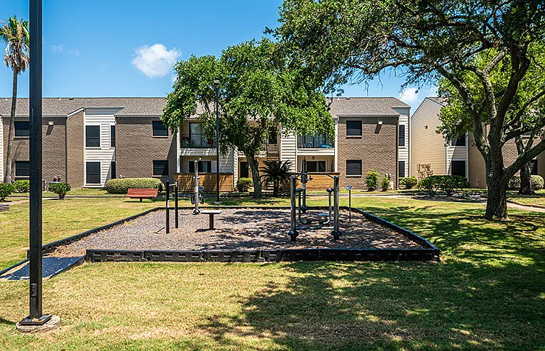 Captain's Landing Apartments — Photo 31