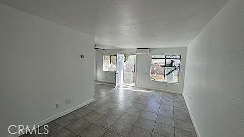 Building Photo 4