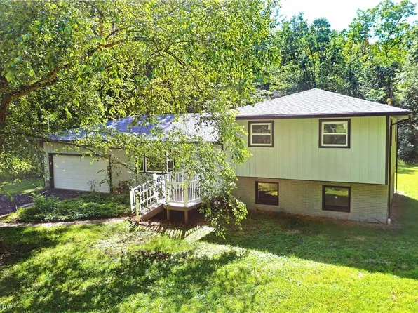 1961 Braceville Robinson Rd, Southington, OH 44470