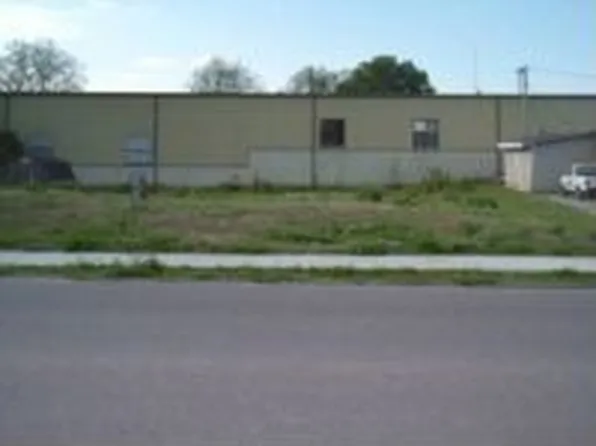 116 Church St, Martin, TN 38237