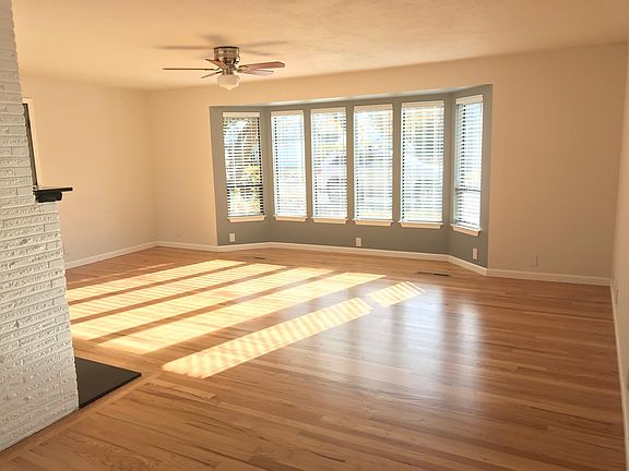 3rd image of 1005 8th Ave NW