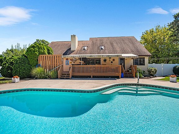 4th image of 202 N Shore Rd