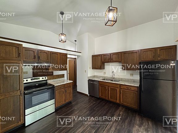 4th image of 810 Broadway St