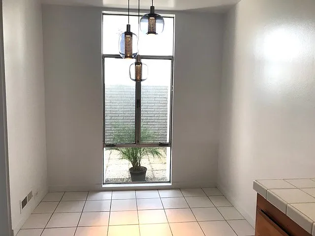 Kitchen dining area