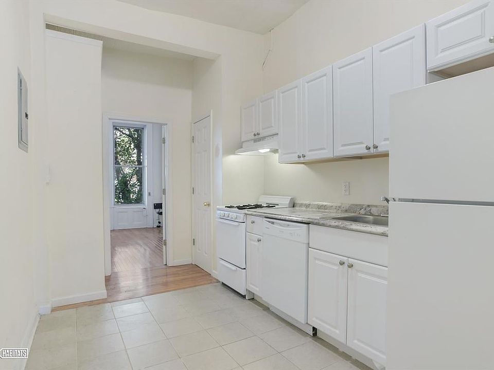 2nd image of 95 Greenpoint Ave APT 2R