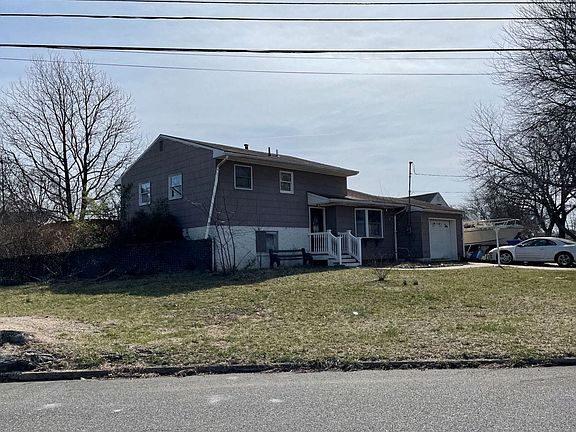 3rd image of 909 Salem Dr