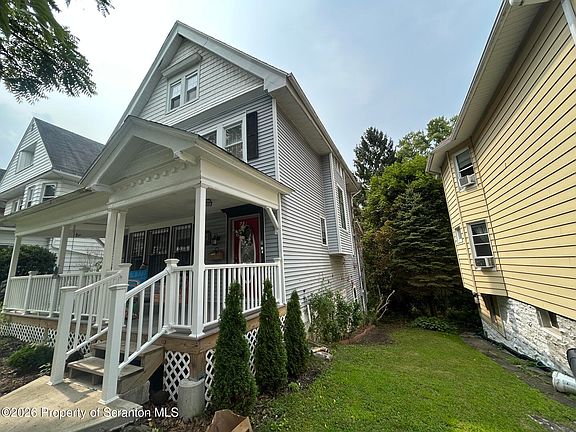 4th image of 1035 Quincy Ave