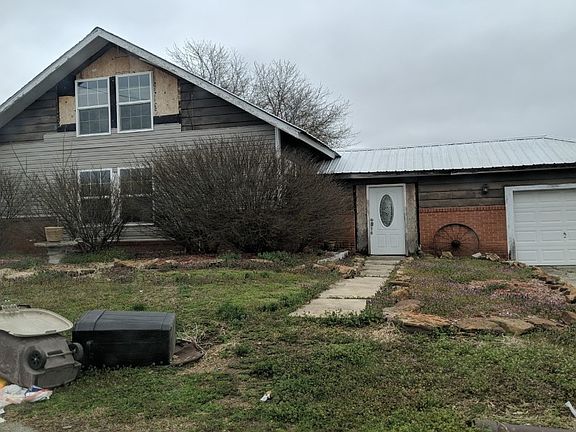 4th image of 105 Earl St