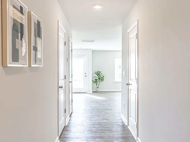 207 Maddox Dr — Photo 3