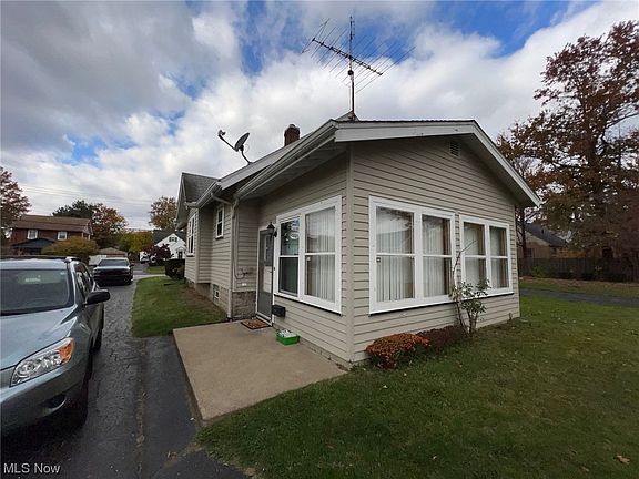 3rd image of 168 Willard Ave NE