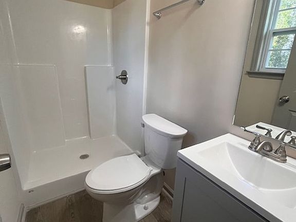 3rd image of 1305 Baymeadows Dr