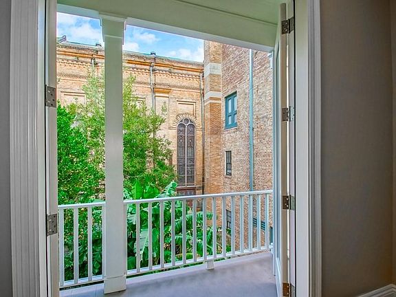 2nd image of 1015-17 Josephine St