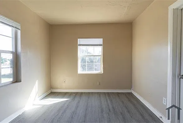912 SW 35th St — Photo 1
