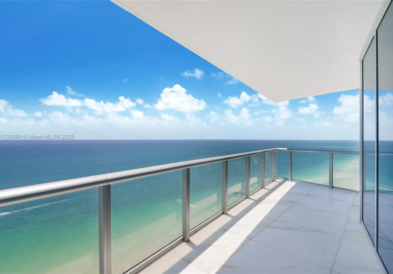 Jade Beach Condo — Photo 1