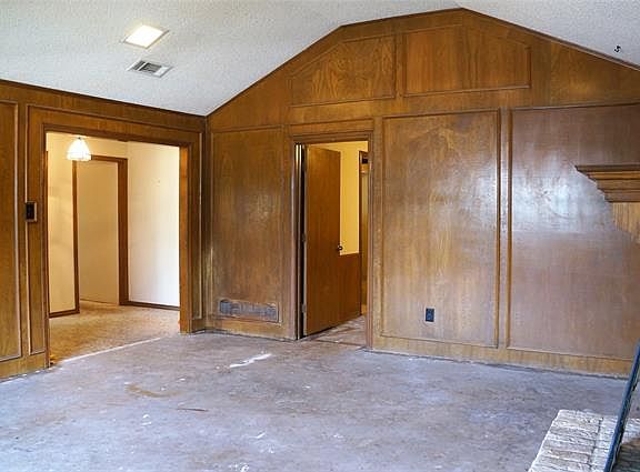 3rd image of 1612 Rainbow Dr