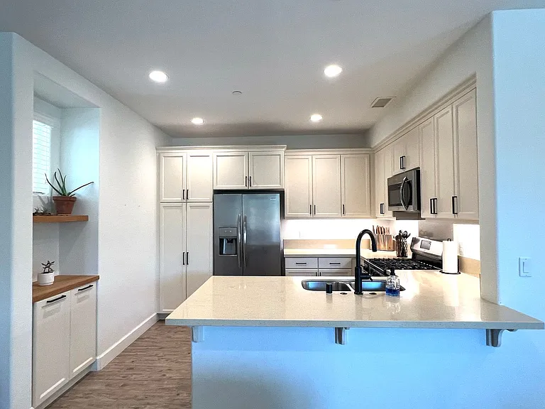 531 Sertoma Way — Photo 2