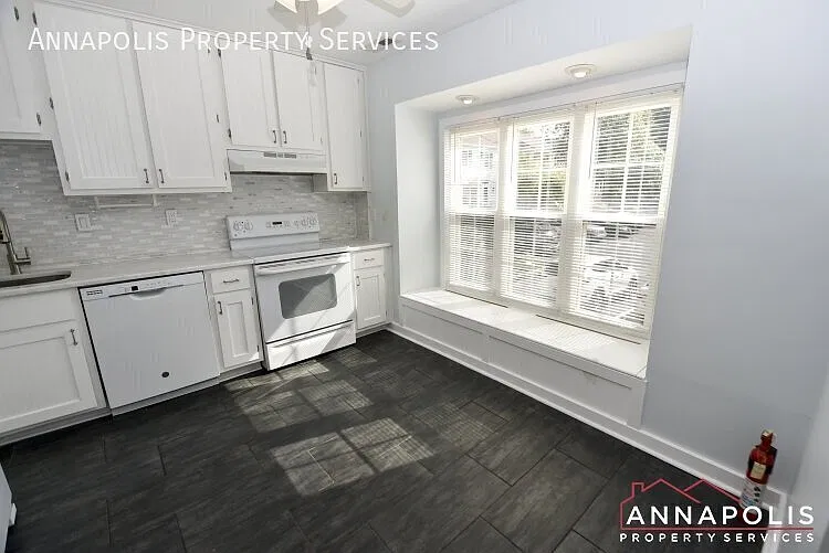 1438 harwick court — Photo 2