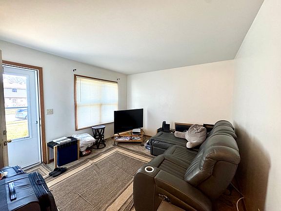 3rd image of 5040 46th Ave