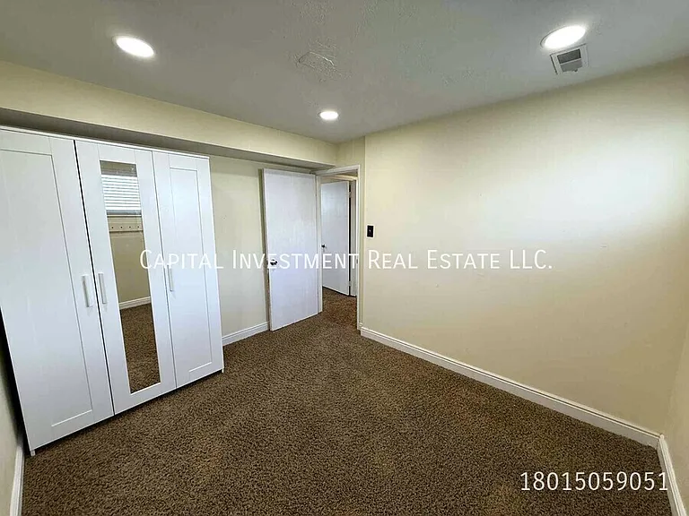 1102 E Sego Lily Dr — Photo 16
