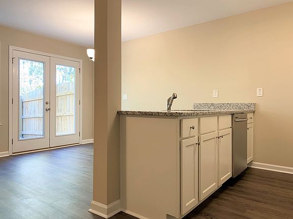 5th image of 305 Pondview Rd