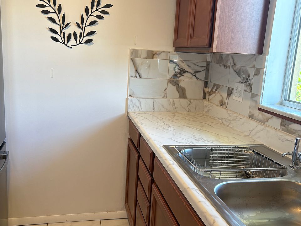 1st image of 2003 Greenbriar Blvd APT 6