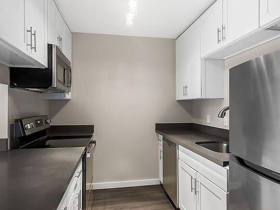 5th image of 2801 E Yesler Way #B301