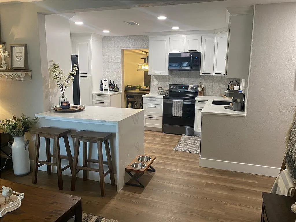 3 bed, 1249 sqft, $3,200 — Photo 2