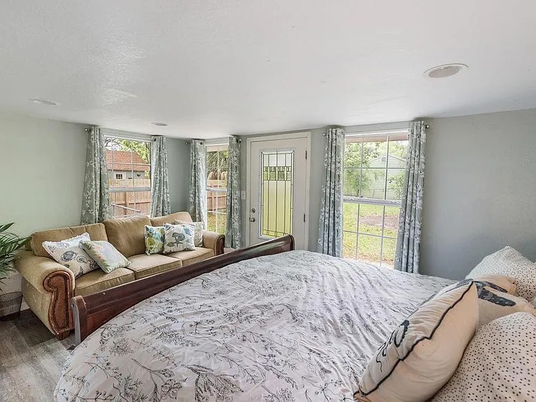 317 Ballentine St — Photo 9