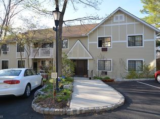 13D Foxwood Dr APT D, Morris Plains, NJ 07950