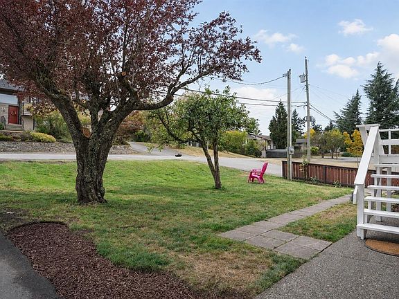 5th image of 558 Kenneth St