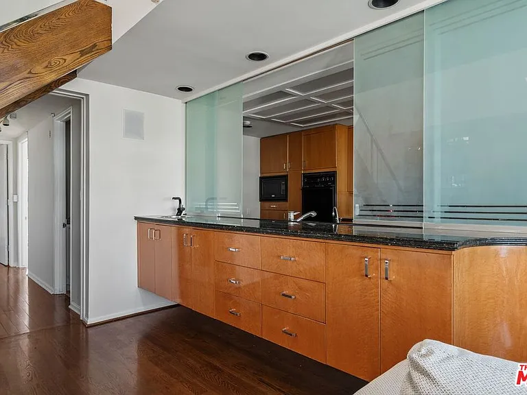 1360 S Beverly Glen Blvd #Penthouse 301 — Photo 13