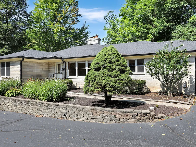 760 W Pine St — Photo 33