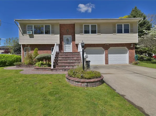 100 Broadway, Massapequa Park, NY 11762
